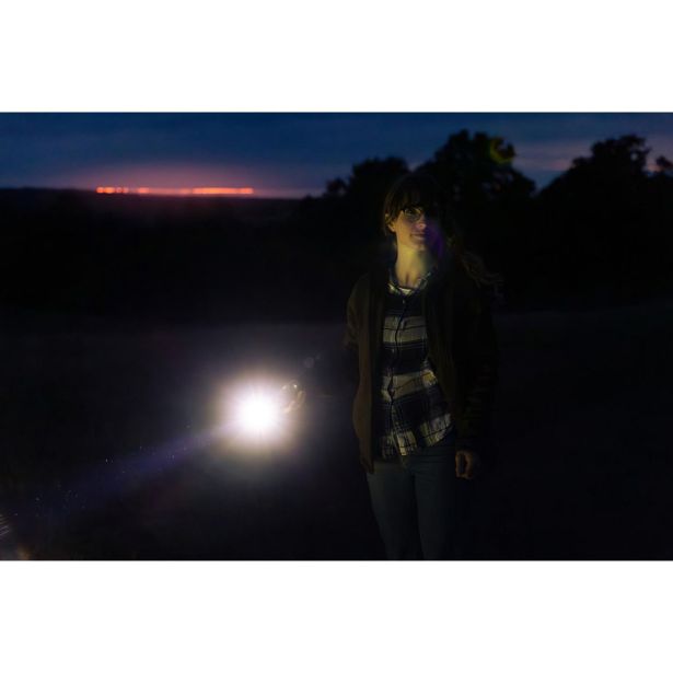 SANDBERG ROČNA SVETILKA Z BATERIJO POWERBANK 5000 SURVIVOR, 10W