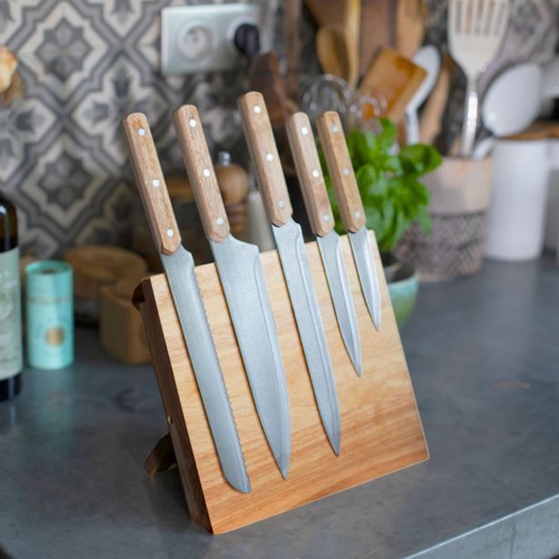 SET NOŽEV LIVOO NA LESENEM STOJALU 5/1 MEC136