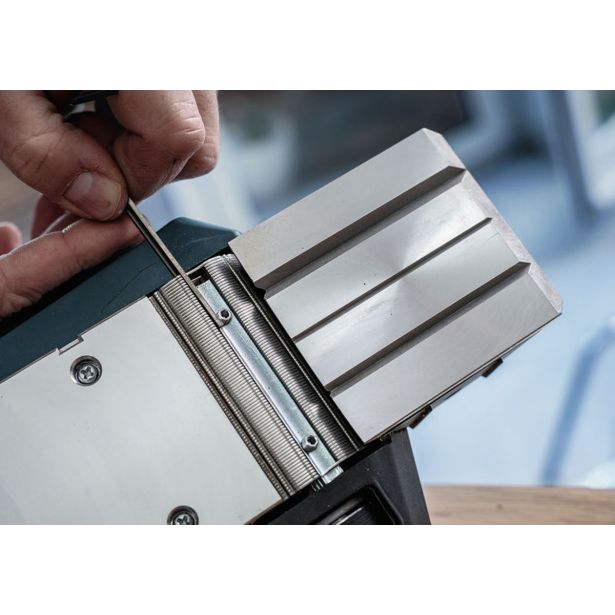 SKOBELJNI NOŽ ZA LES VHM BOSCH 82 X 5.5 X 1.1 MM