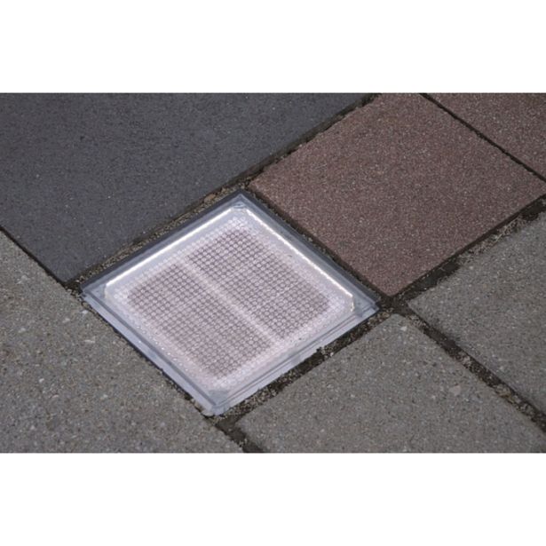 DODATEK ZA BETON SEMMELROCK SOLARNA LUČ 9.6/9.6/4.3 CM. BELA