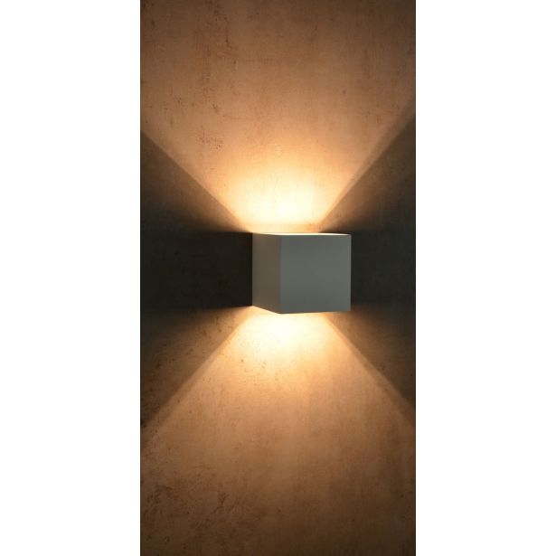 STENSKA VRTNA SVETILKA E2 QUBE LED 2X3W CCT BELA