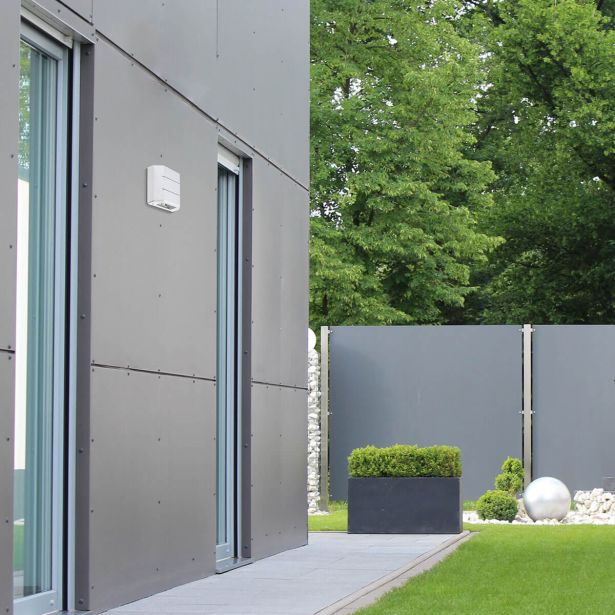 STENSKA VRTNA SVETILKA RABALUX LIPPA BELA 6W 7320