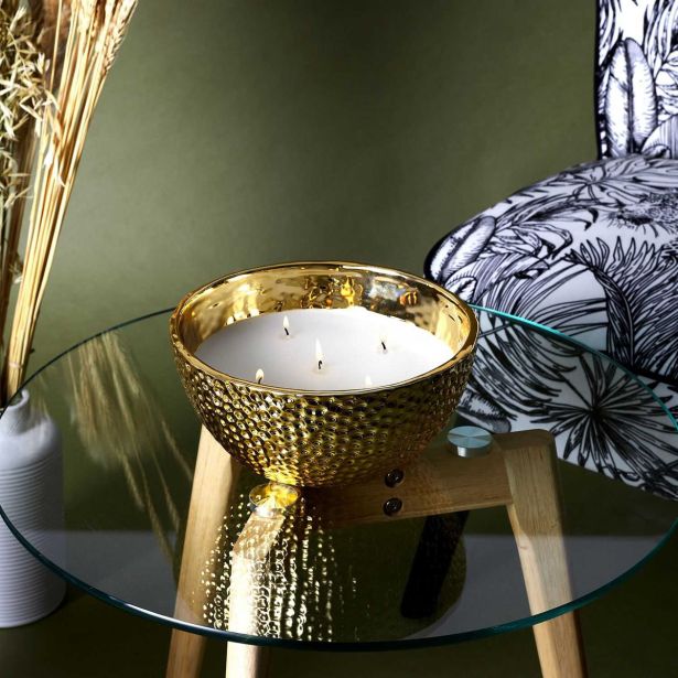SVEČA HOME DECO DIŠEČA V ZLATI KOVINSKI SKLEDI FI 21 CM