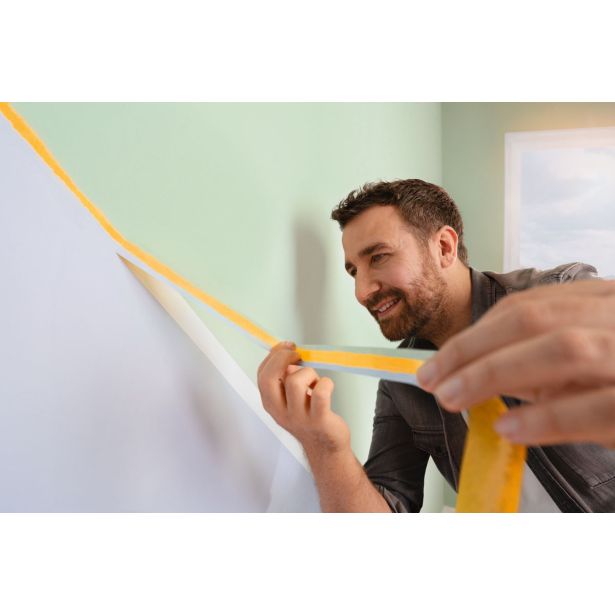 TESA ZAŠČITNI TRAK PERFECT+ 50M X 50MM, ZA KVALITETNO MASKIRANJE V NOTRANJIH PROSTORIH.