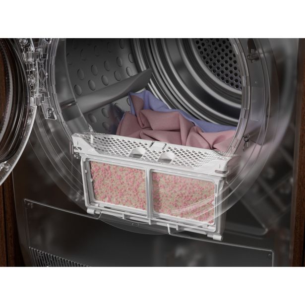 SUŠILNI STROJ AEG TR718L4E TOPLOTNA ČRPALKA