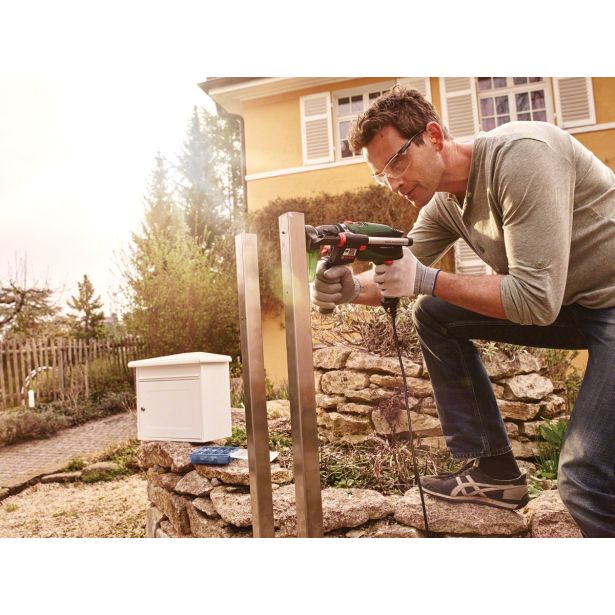 UDARNI VRTALNI VIJAČNIK BOSCH UNIVERSAL IMPACT 700 + DRILL ASSISTANT