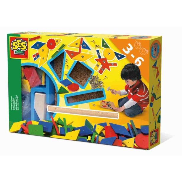 IGRAČA SES USTVARJAM S KLADIVOM