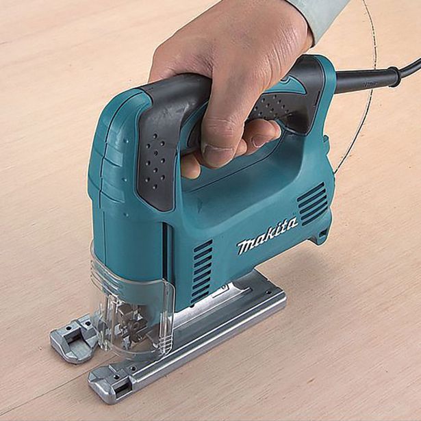 VBODNA ŽAGA MAKITA 4326