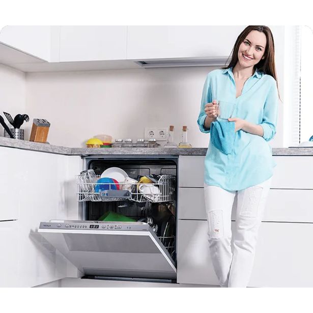 VGRADNI POMIVALNI STROJ TESLA WDI490M