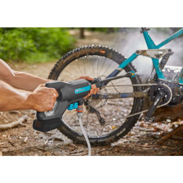 VISOKOTLAČNI ČISTILNIK GARDENA AQUACLEAN 24/18 V SET P4A