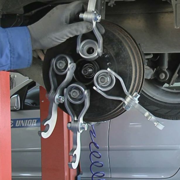 ORODJE PO NAROČILU UNIOR ZA DEMONTAŽO PESTA KOLESA