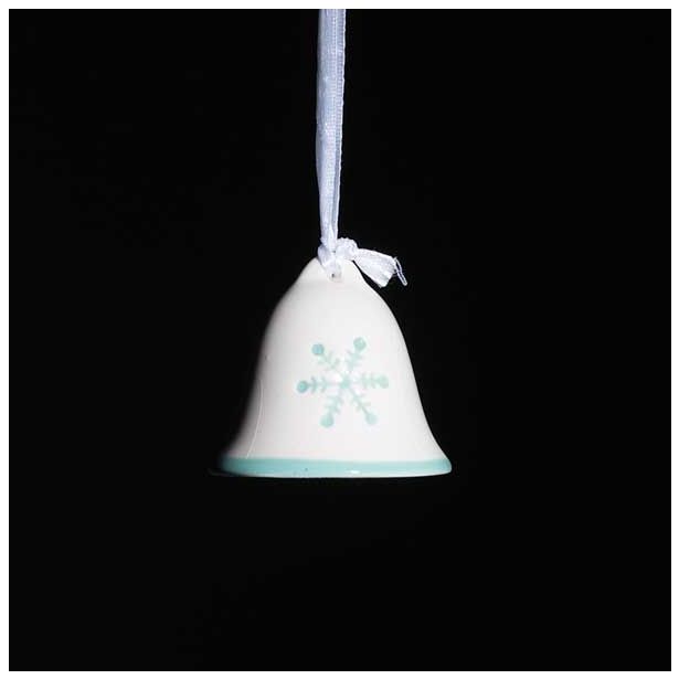 OKRASEK ZA JELKO GLOSSTYLE ZVONEC KERAMIČNI 5 CM BEŽ Z ZELENIM DEKORJEM