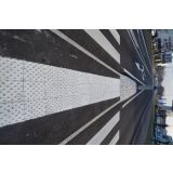 BETONSKA PLOŠČA OBLAK GROUP 30X30X8 CM - ČEPASTA BELA