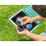 BREZŽIČNI ZALIVALNI VENTIL S PRAKTIČNO BLUETOOTH' KRMILNO ENOTO