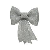 DEKORACIJA DECORIS PENTLJA SREBRNE BARVE Z BLEŠČICAMI 31X40 CM