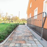 BETONSKI TLAKOVEC SEMMELROCK DOMINO 30/15/5, 25/15/5 BAKRENO SIVA KOMB. OBLIKA