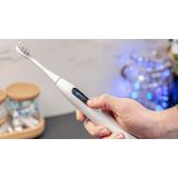 ELEKTRIČNA ZOBNA ŠČETKA OCLEAN BELA + SET