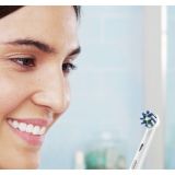 ELEKTRIČNA ZOBNA ŠČETKA ORAL-B PRO1 ČRNA + ETUI