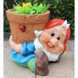 FIGURA, OKRASNA PALČEK Z LONCEM ZA ROŽE. VIŠ 22 CM