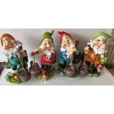 FIGURA, OKRASNA PALČEK Z VEDROM SORTIRANO VIŠ 28 CM