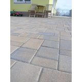 BETONSKI TLAKOVEC ZOBEC FORMA MIX OKER-ČRNA