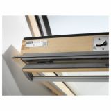 STREŠNO OKNO VELUX GGL MK08 3050 78X140 CM, LESENO