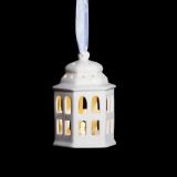 OKRASEK ZA JELKO GLOSSTYLE HIŠICA 11 CM BELE BARVE Z LED LUČKO