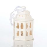 OKRASEK ZA JELKO GLOSSTYLE HIŠICA 11 CM BELE BARVE Z LED LUČKO