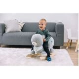 IGRAČE ZA DOJENČKE FREE 2 PLAY GUGALNIK MEDVEDEK MAX