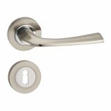 KLJUKA ZA VRATA MQ CANDY Z ROZETO KLJUČ/CILIND. SN/PC A