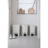 KOŠ ZA SMETI BRABANTIA STEPUP 16 L SVETLO SIV