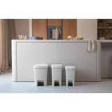 KOŠ ZA SMETI BRABANTIA STEPUP 16 L SVETLO SIV