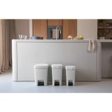 KOŠ ZA SMETI BRABANTIA STEPUP 25 L SVETLO SIV