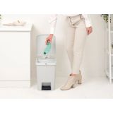 KOŠ ZA SMETI BRABANTIA STEPUP 25 L SVETLO SIV