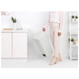 KOŠ ZA SMETI BRABANTIA STEPUP 40 L SVETLO SIV