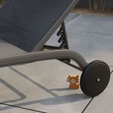 LEŽALNIK IZ TEKSTILENA NATERIAL LYRA II S KOLESI ANTRACIT ALU, TEKSTILEN