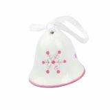 OKRASEK ZA JELKO GLOSSTYLE ZVONEC KERAMIČNI 5 CM BEŽ Z ROZA DEKORJEM