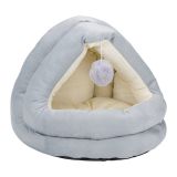 OPREMA ZA MAČKE PET COMFORT POSTELJA Z ŽOGICO