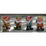 FIGURA, OKRASNA PALČEK MIX BARV VIŠ. 21CM Z VRTNIM ORODJEM