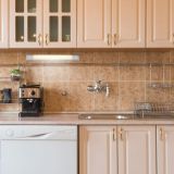 PODELEM. STENSKA SVETILKA RABALUX BAND2 7W L27CM BELA