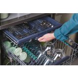 POMIVALNI STROJ CANDY CNF4A4S3PSX