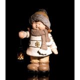 PRAZNIČNA FIGURA GLOSSTYLE DEKLICA Z LANTERNO 42 CM ZA ČAJNO SVEČKO RJAVA