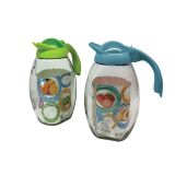 SERVIRNI VRČ STEKLEN 1.8 LIT RAZLIČNI BARVNI POKROVI