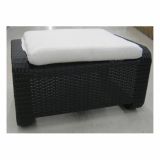 STOL IZ UMETNEGA RATANA BIVA VANCOUVER TABURE Z BELO BLAZINO