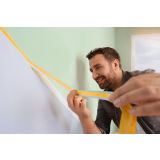 TESA ZAŠČITNI TRAK PERFECT+ 50M X 50MM, ZA KVALITETNO MASKIRANJE V NOTRANJIH PROSTORIH.