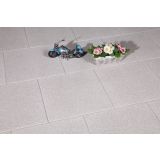 BETONSKA PLOŠČA ZOBEC TETRA 50X50X3.8 CM KALCITNO BELA