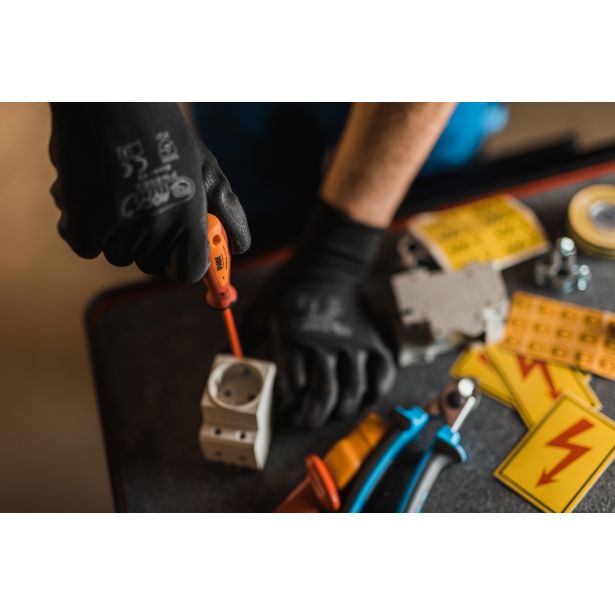 VDE PLOŠČATI IZVIJAČ UNIOR 0.8X4X185/100 MM SLIM ART. 604VDETBI