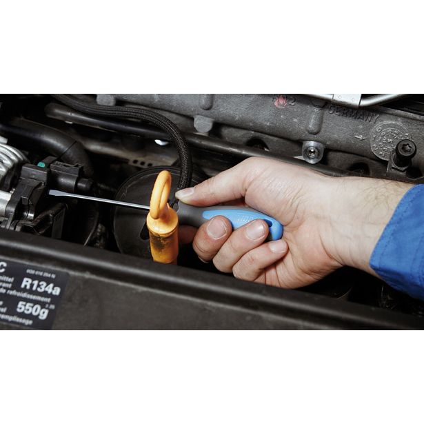 PLOŠČATI IZVIJAČ UNIOR 1X5.5X200/100 MM TBI ROČ ART. 600TBI