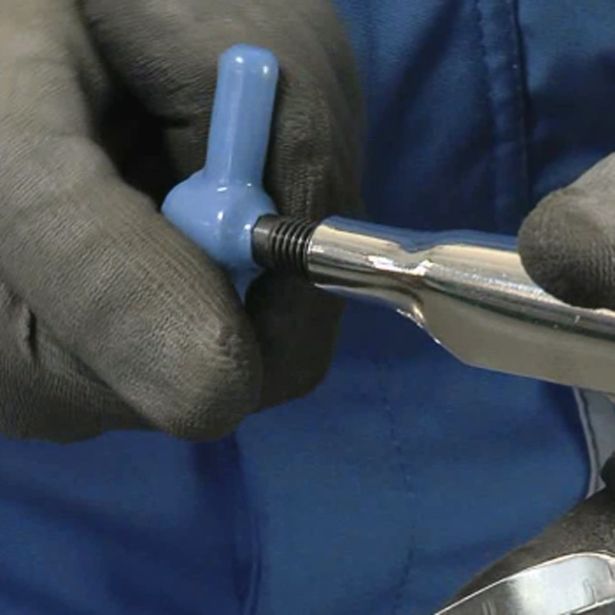 KLEŠČE UNIOR 330 MM Z VERIGO ZA REZANJE IZPUŠNIH CEVI