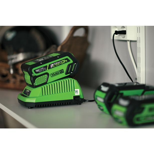 AKUMULATORSKI POLNILNIK GREENWORKS 40V G40C